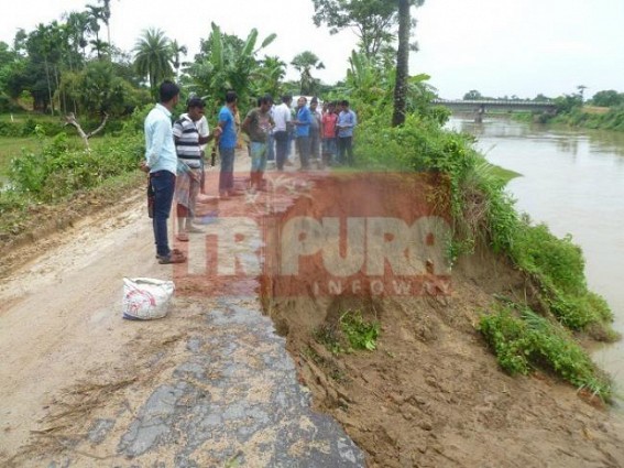 Monsoon : Road on the verge of destruction Monsoon : Road on the verge of destruction